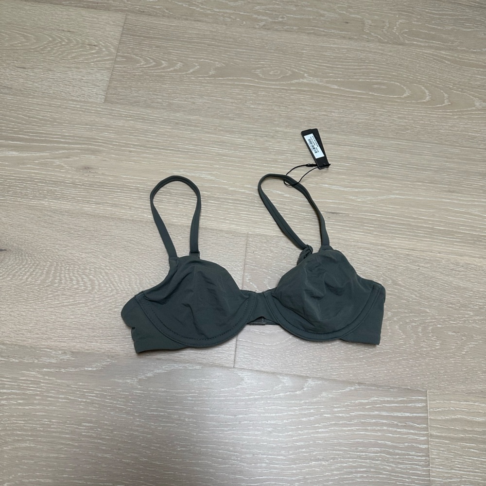 Skims Juniper Color Bra NWT